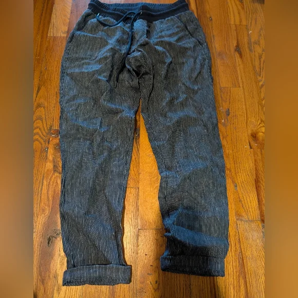 ATHLETA Women’s Batik‎ Midtown Ankle Pants - Picture 2 of 4